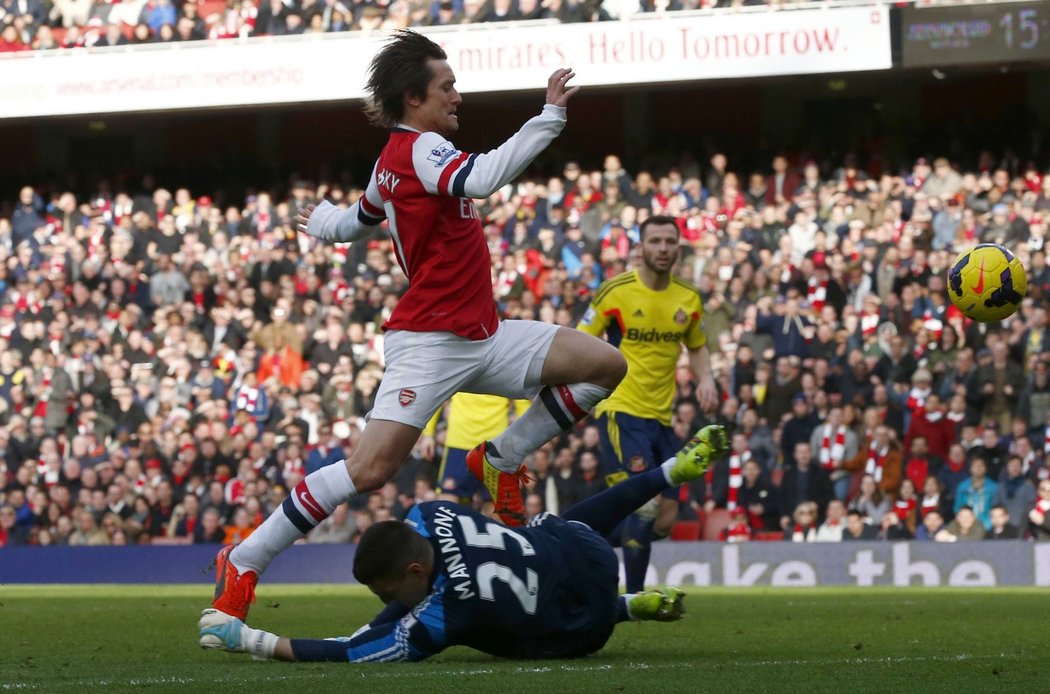 Lob Tomáše Rosického byl dokonalý, vstřelil třetí gól Arsenalu do sítě Sunderlandu.