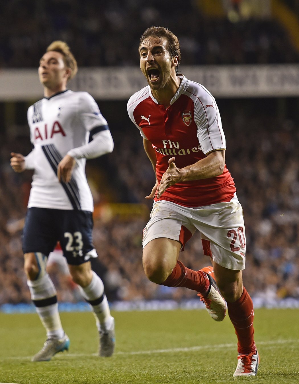 Mathieu Flamini se stal hrdinou utkání, Tottenhamu vstřelil dva góly.