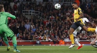 Arsenal porazil Basilej 2:0, Atlético zdolalo Bayern. Celtic – City 3:3