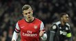 Jack Wilshere slaví svůj gól do sítě Marseille