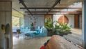 "Inspirací pro návrhy interiérů nám byla jednak okolní divoká džungle, ale také jsme se nechali inspirovat realizacemi brazilského architekta Paulo Mendez da Rochy," přibližuje koncept architektka Dagmar Štěpánová ze studia Fomafatal.