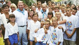 Vladimír Putin při návštěvě Artěku v roce 2001