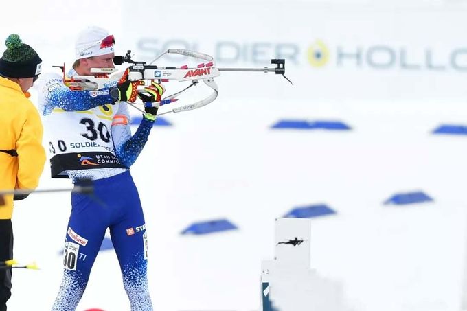 Finský biatlonista na lovu omylem postřelil svého kolegu. Hrozí mu konec kariéry Finský biatlonista na lovu omylem postřelil svého kolegu. Hrozí mu konec kariéry