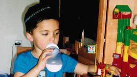 Obětí střelce je i tříletý Aryeh Sandler