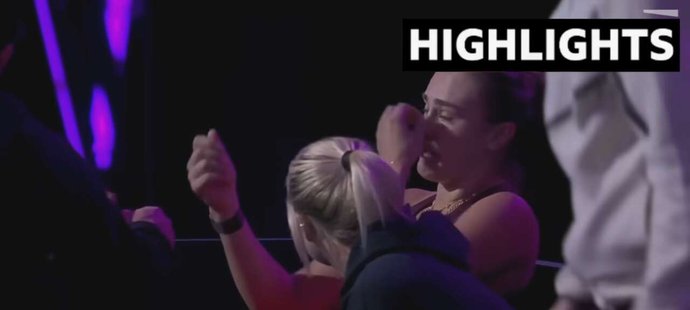 Aryna prohru neunesla.