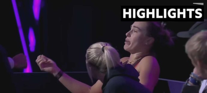 Aryna prohru neunesla.