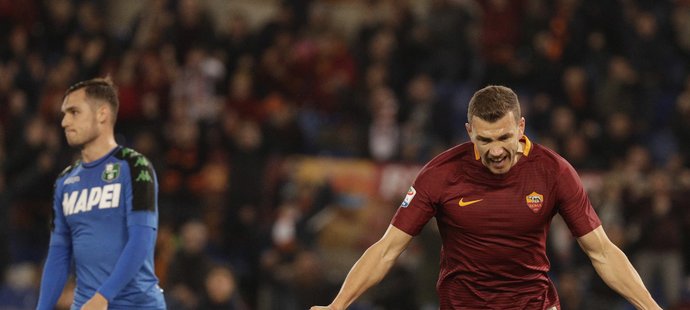 Útočník AS Řím Edin Džeko rozhodl dvěma góly duel s Empoli