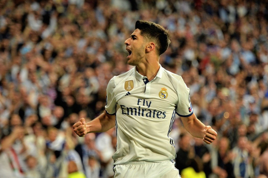 Záložník Realu Madrid Marco Asensio slaví gól proti Bayernu Mnichov