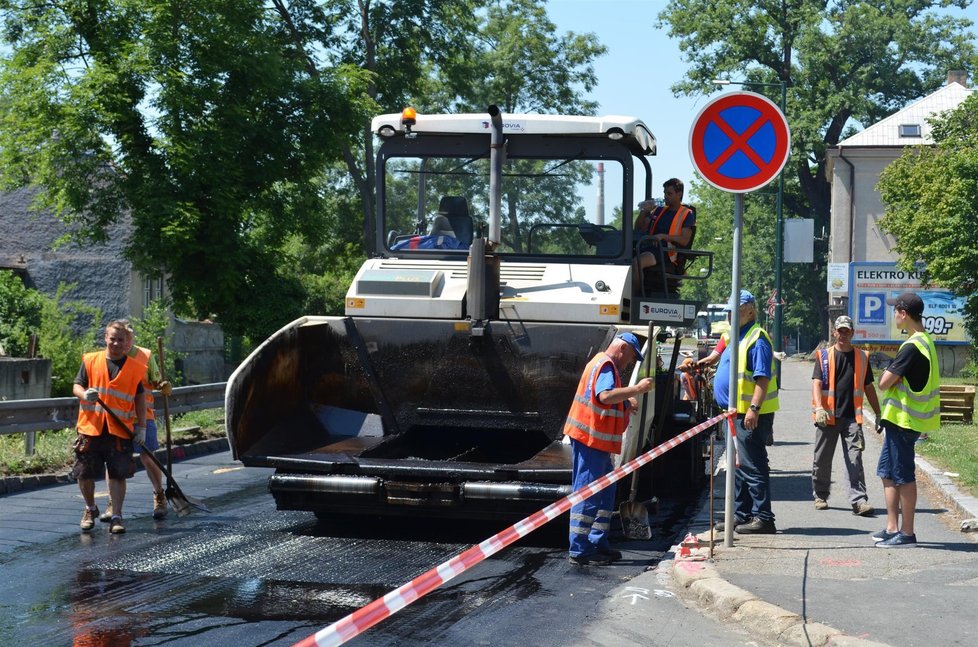 Pokud by chtěli čeští dělníci začít pracovat v Paříži, musí se naučit francouzsky.