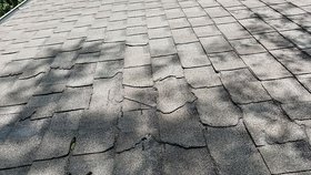 V USA typické asfaltové střechy pohlcují spoustu tepla.