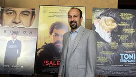Íránský režisér přijde o Oscary? Kvůli Trumpově zákazu ho nepustí z letadla 