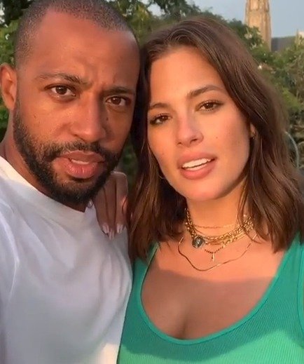 Ashley Graham s manželem oznámili přírůstek do rodiny