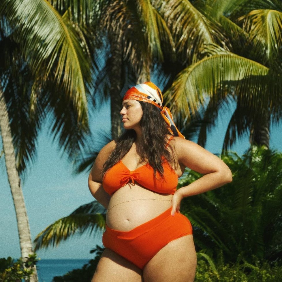 Těhotná plus size modelka Ashley Grahamová