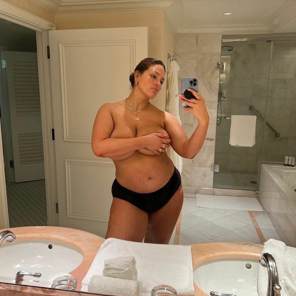 Ashley Graham po porodu dvojčat