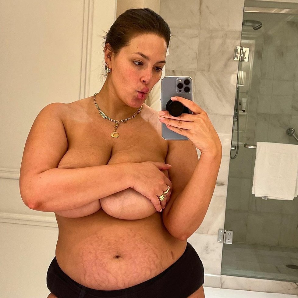 Ashley Graham po porodu dvojčat