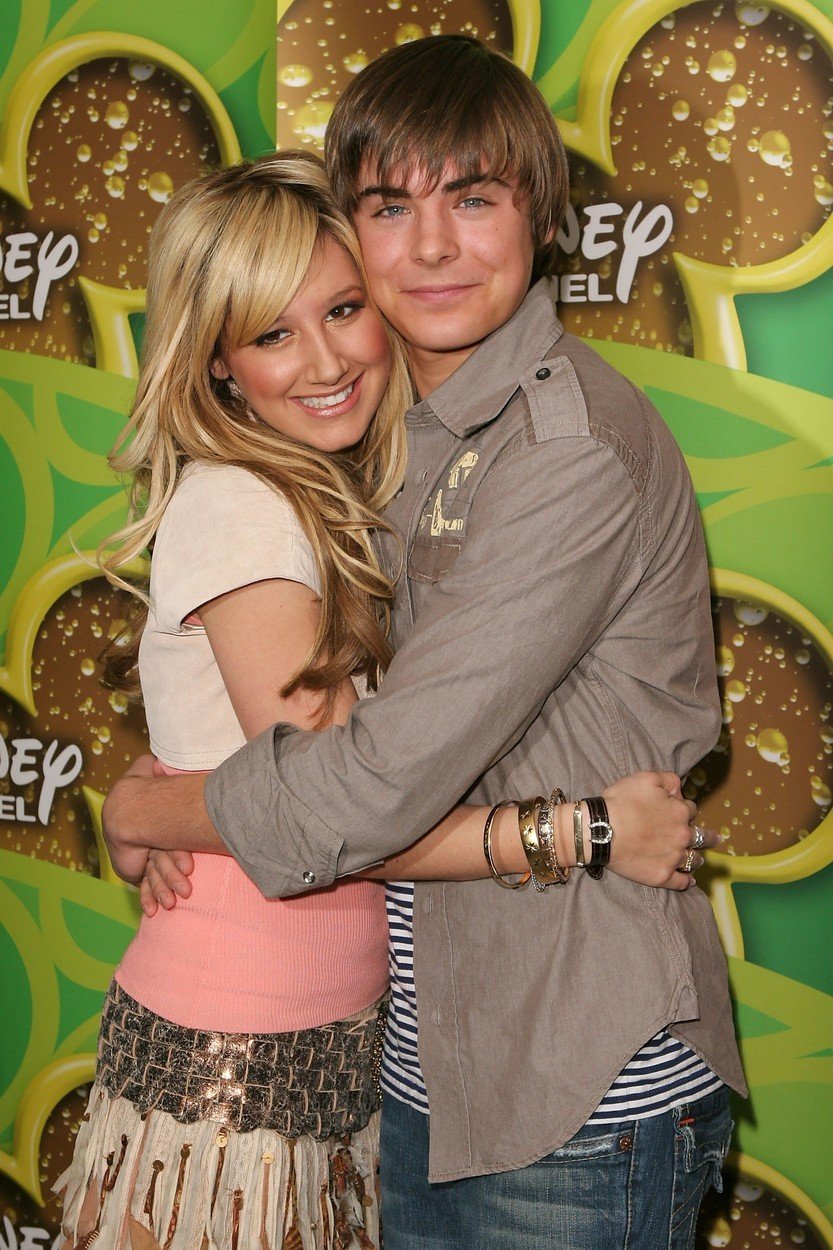 Přestože jsou Ashley Tisdale a Zac Efron blízcí přátelé, na společné líbání vzpomínají neradi.