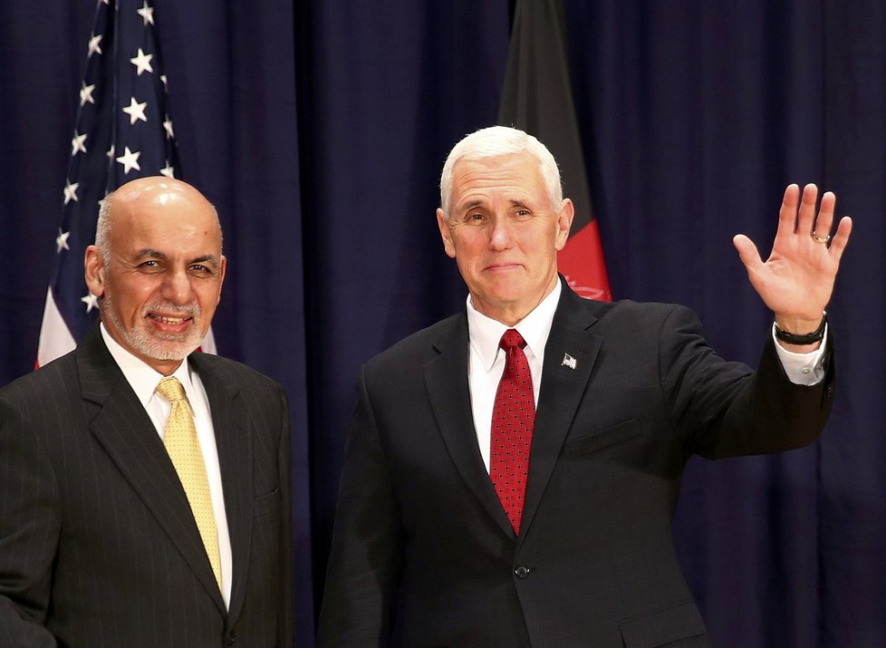 Prezident Afghánistánu Ashraf Ghani a viceprezident USA Mike Pence