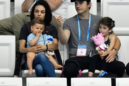 Proč Ashton Kutcher a Mila Kunis nekupují dětem dárky k Vánocům?  Proč Ashton Kutcher a Mila Kunis nekupují dětem dárky k Vánocům?
