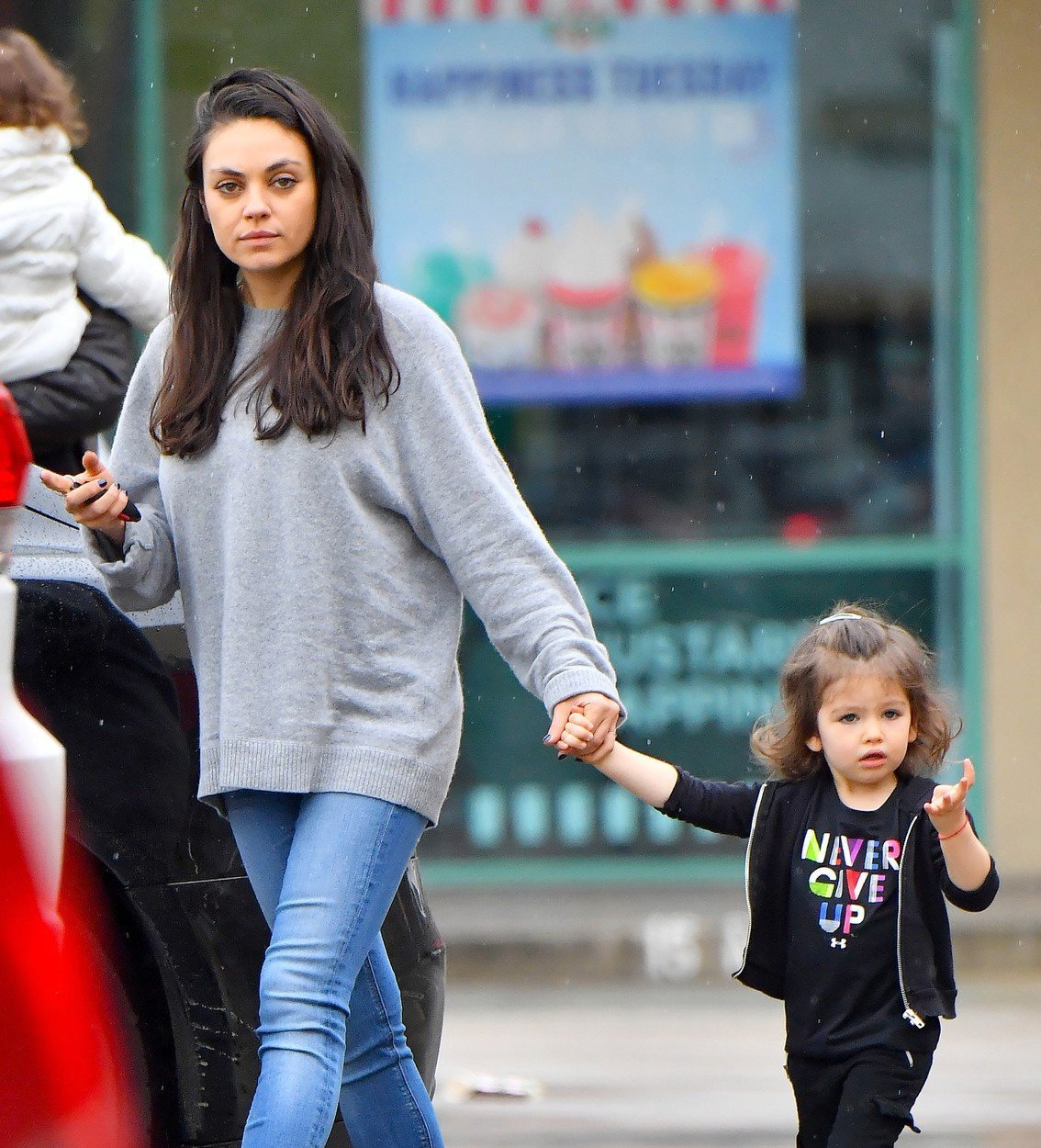 Herečka Mila Kunis s tříletou dcerou Wyatt.