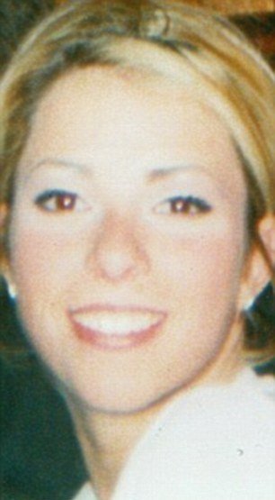 Ashley Ellerin byla zavražděna ve svém bytě poté, co s ní Kutcher odmítl jít na rande.