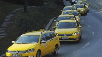 Noví hráči na trhu vylepšili reputaci taxi, práci za volantem by v nouzi neodmítla čtvrtina Pražanů