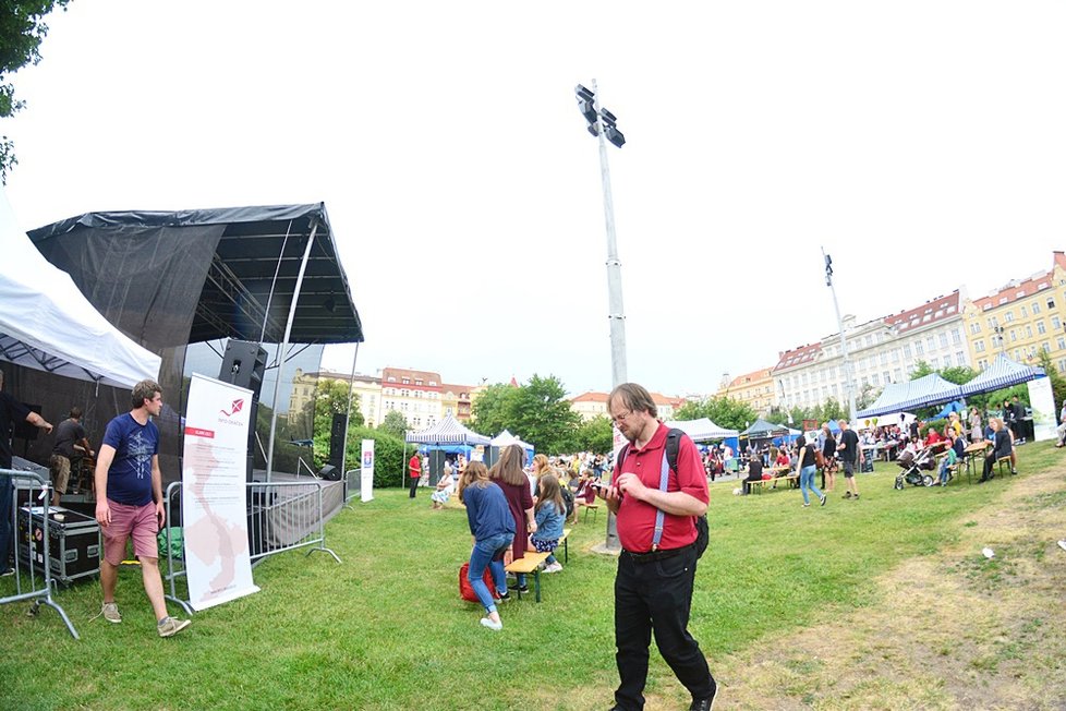 Náměstí Jiřího z Poděbrad se proměnilo v Asii. Pražané zde mohli poznat kulturu osmi států.