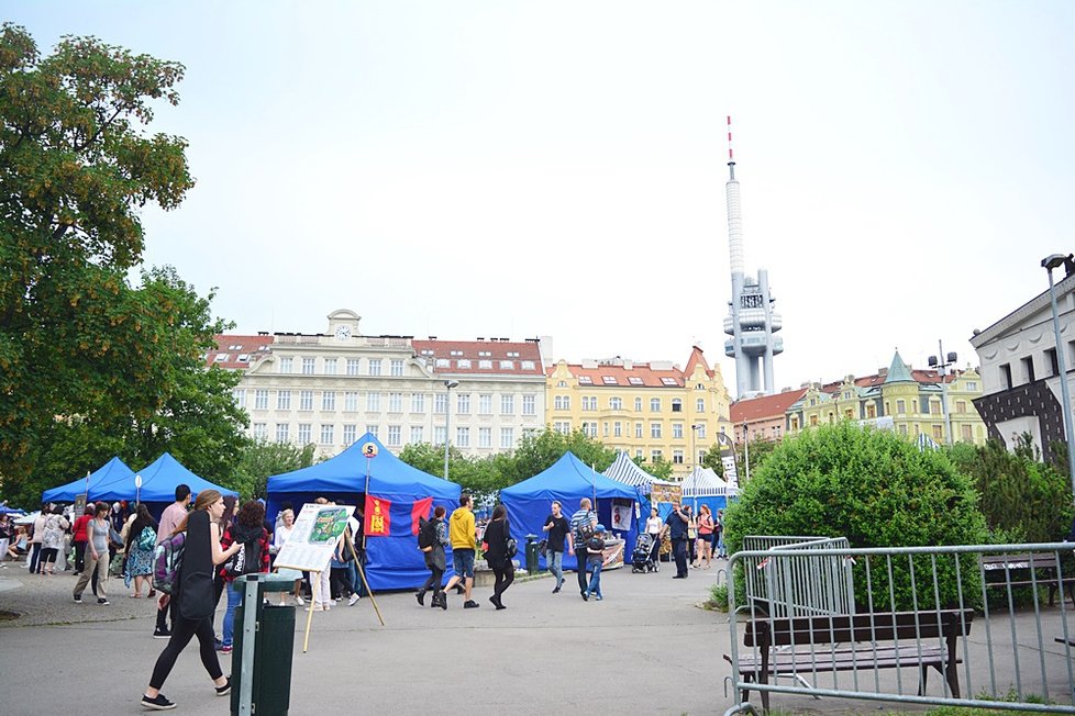 Náměstí Jiřího z Poděbrad se proměnilo v Asii. Pražané zde mohli poznat kulturu osmi států.