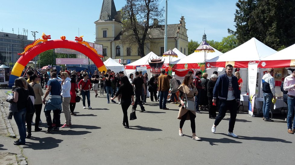 Festival Asian Fest v pražských Holešovicích přilákal tisíce lidí.