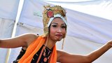 Smíchovská náplavka opět ožije: Indonéské tanečnice nalákají milovníky jídla na asijské dobroty