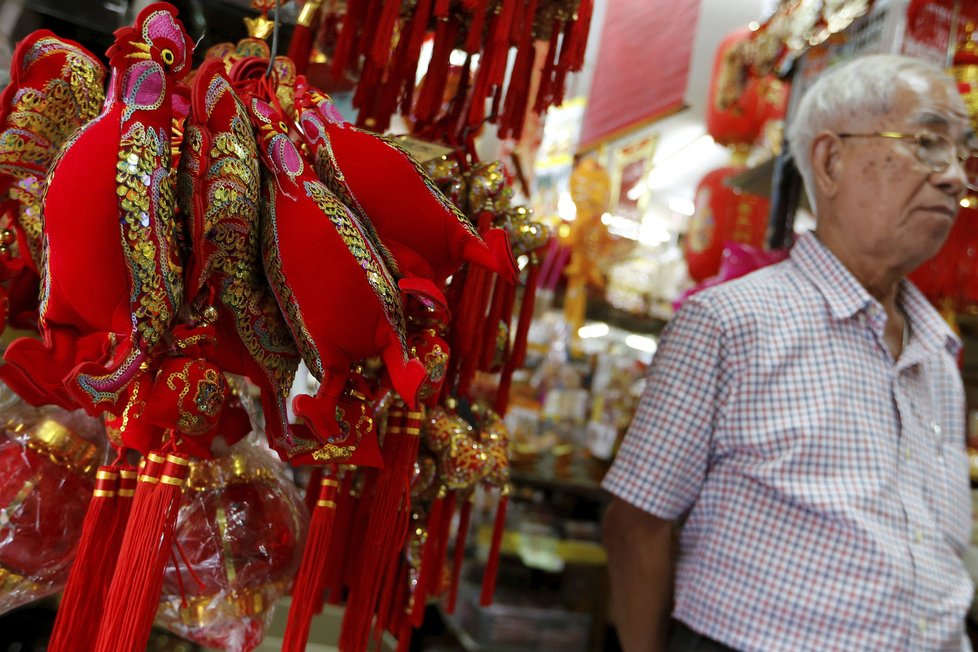 Asie se připravuje na příchod nového čínského roku. V ulicích propukají oslavy.