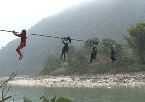 Nebezpečná lanovka v Nepálu už si vyžádala životy několika lidí.