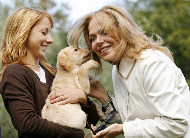Dagmar Havlová s dcerou v centru pro výcvik asistenčních psů.