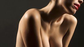 Jak na strie na prsou? 7+1 otázek a odpovědí