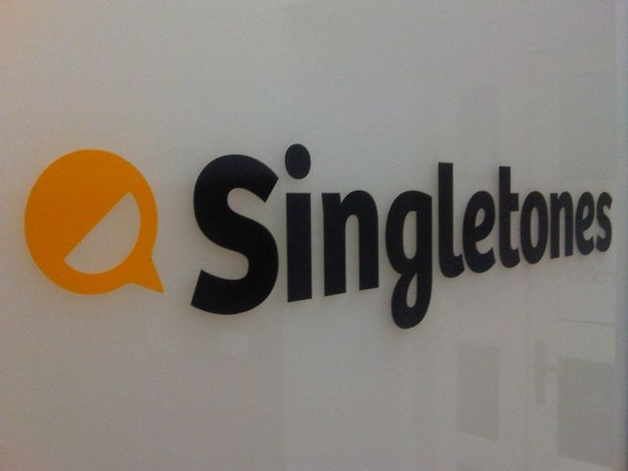 AskYou sedí v TechHubu, Singletones o dvě patra níž v Hubu. Jedni jsou studenti s minimem investicí, druzí zkušení podnikatelé a investoři. AskYou sedí v TechHubu, Singletones o dvě patra níž v Hubu. Jedni jsou studenti s minimem investicí, druzí zkušení podnikatelé a investoři.