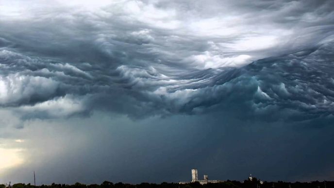 Nový typ mraků asperitas. Nový typ mraků asperitas.
