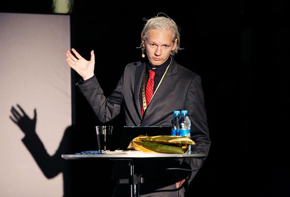 Julian Assange na konferenci roku 2009