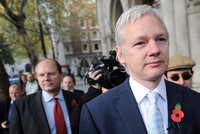 Zakladatele WikiLeaks předhodí Švédům: Viní ho ze znásilnění