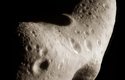 Asteroid Eros, který prozkoumala v 90. letech sonda Galileo na cestě k Jupiteru