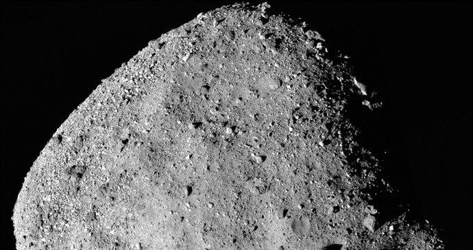 Úspěšná vesmírná mise NASA: Z planetky Bennu se do USA vrátila sonda se vzorky, přistála v poušti