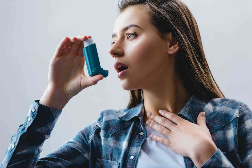 Jak zvládají astmatici roušky? (ilustrační foto)