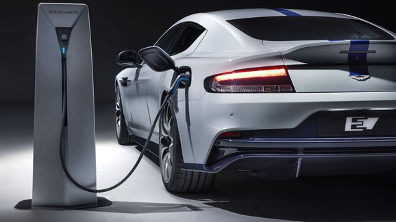 Elektrický Aston Martin Rapide E je tu oficiálně. Vznikne jen 155 kusů