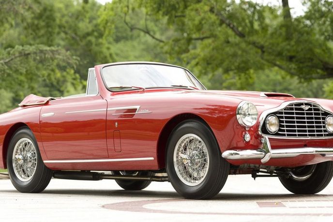 Aston Martin DB2/4 (1953), zřejmě první Aston Martin s karoserií Bertone (Repro AutoRevue.cz)