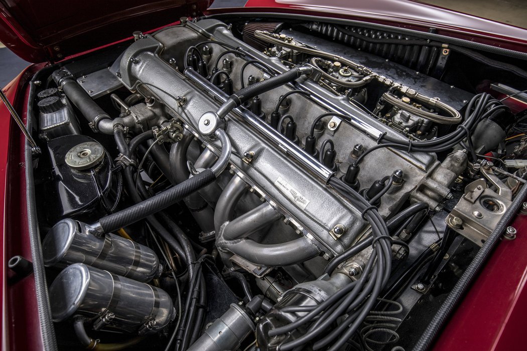Aston Martin DB4 GT Lightweight z roku 1959 mění majitele za 3.855.000 dolarů (83,86 mil. Kč)