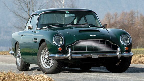 Nejslavnější Aston Martin všech dob má 60 let. Ikonickou DB5 proslavil hlavně James Bond
