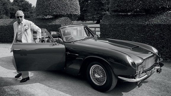 Princ Charles vlastní unikátní Aston Martin DB6 Volante, jezdí na víno a sýr