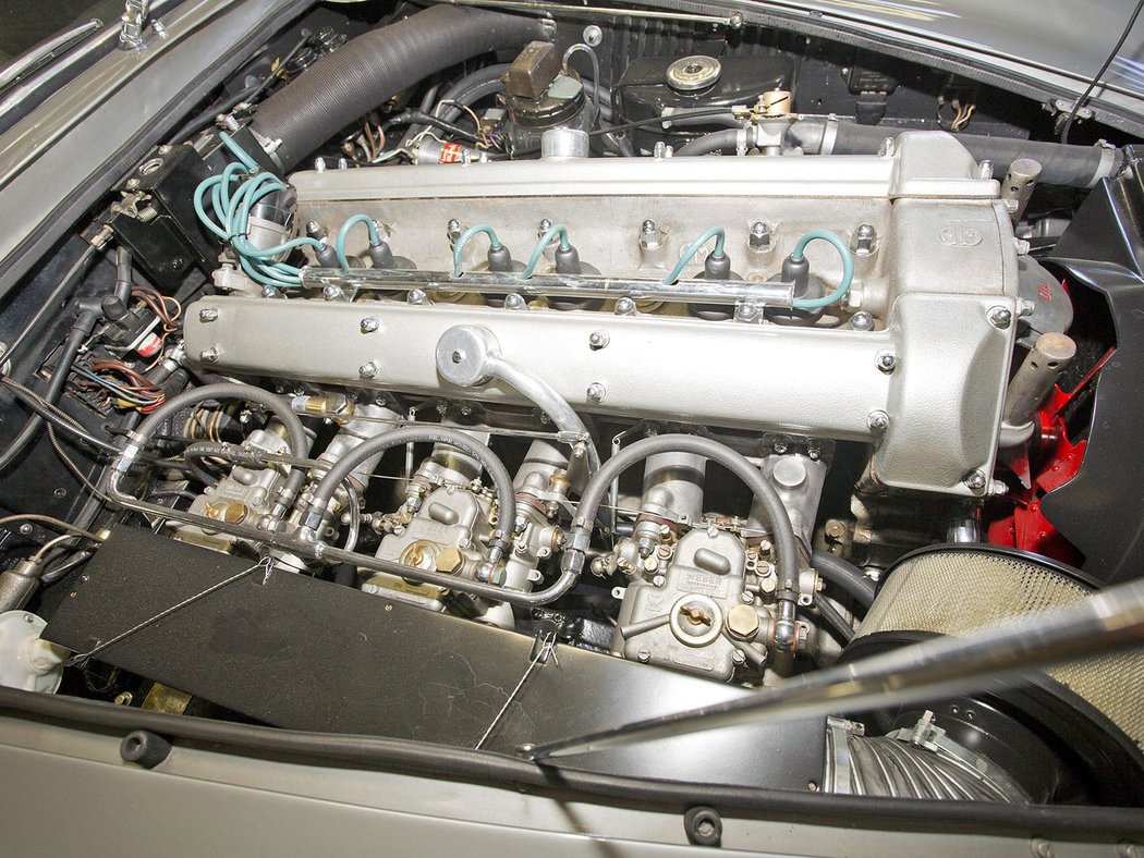 Aston Martin DB6 Vantage Volante (1966–1969)