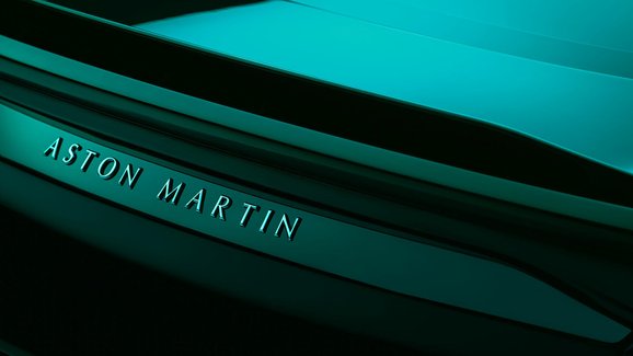 Vlajkový Aston Martin DBS 770 Ultimate se poodhaluje v první ukázce