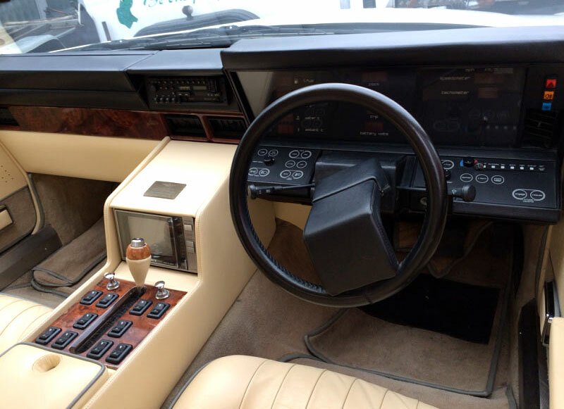 Aston Martin Lagonda Series 2 Tickford limousine (1985) 
