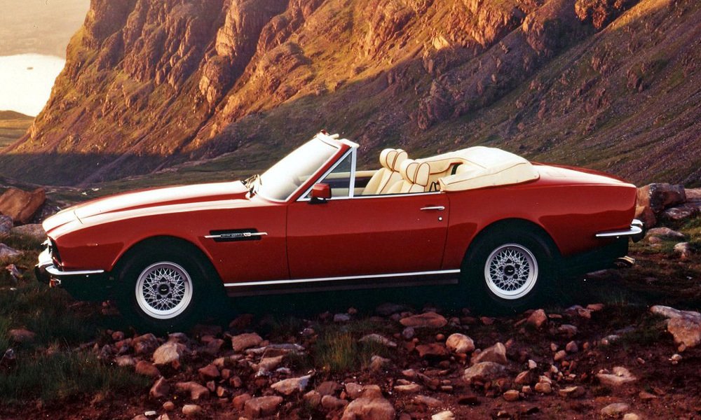 Kabriolet Volante s elektricky ovládanou skládací střechou se objevil na trhu v červnu 1978. Kapotu bez větracího otvoru převzal od kupé 4. série.