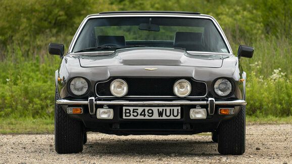 Do aukce míří Aston Martin, ve kterém James Bond utíkal z Československa